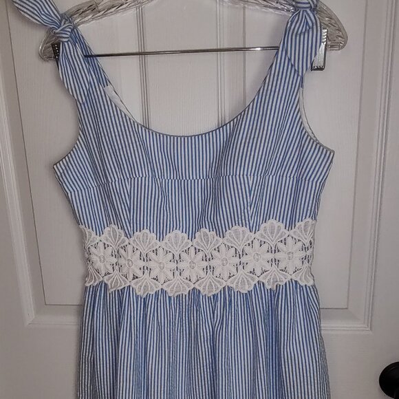 LILLY PULITZER TESSA DRESS SEERSUCKER STRIPE BLUE-WHT-LACE TRIM-TIE STRAPS SZ 6 - Picture 1 of 11